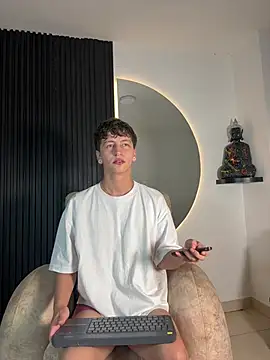 Snapshot of ARON_LUXX chatting on February 7, 3:03 am ARON LUXX online show from February 7, 3:03 am