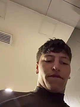 Snapshot of ARON_LUXX chatting on April 19, 5:36 pm ARON LUXX online show from April 19, 5:36 pm