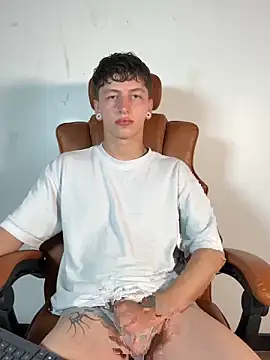Snapshot of ARON_LUXX chatting on March 19, 11:27 pm ARON LUXX online show from March 19, 11:27 pm
