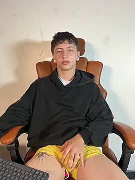Snapshot of ARON_LUXX chatting on March 18, 6:09 pm ARON LUXX online show from March 18, 6:09 pm