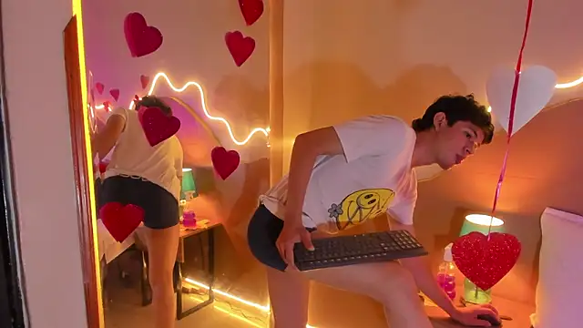 Snapshot of Christian_Foxx chatting on February 13, 1:33 pm Christian Foxx online show from February 13, 1:33 pm