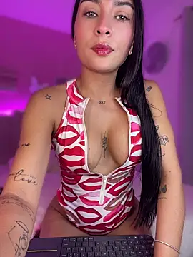 Snapshot of SofiaSiren chatting on May 16, 1:48 am SofiaSiren online show from May 16, 1:48 am