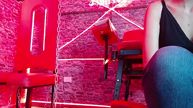 Snapshot of MiistressBlu chatting on February 13, 7:36 pm MiistressBlu online show from February 13, 7:36 pm