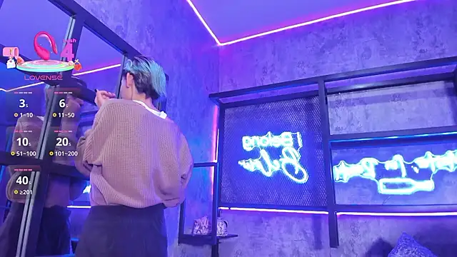 Snapshot of MiistressBlu chatting on February 14, 1:33 pm MiistressBlu online show from February 14, 1:33 pm