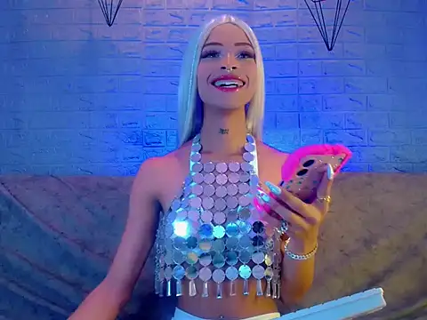 Snapshot of DahliaGill chatting on February 12, 3:17 am DahliaGill online show from February 12, 3:17 am