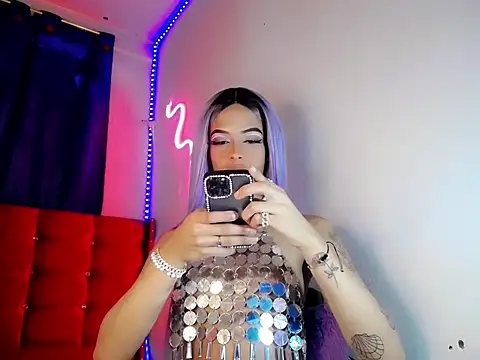 Snapshot of DahliaGill chatting on June 1, 7:46 pm DahliaGill online show from June 1, 7:46 pm