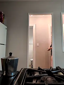 lillythotz online show from April 1, 7:00 pm