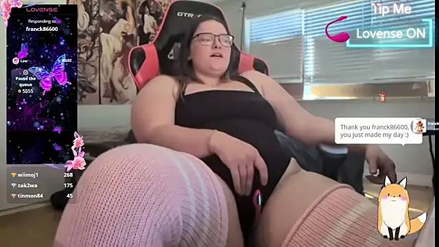 lillythotz online show from April 3, 8:48 pm