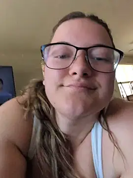 Snapshot of lillythotz chatting on May 15, 4:49 pm lillythotz online show from May 15, 4:49 pm