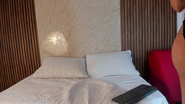 candy hot dirty online show from February 13, 2:33 am