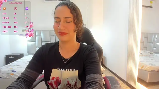 Snapshot of NoaMalak7 chatting on February 19, 7:44 pm NoaMalak7 online show from February 19, 7:44 pm