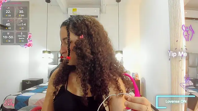 Snapshot of NoaMalak7 chatting on February 18, 7:43 pm NoaMalak7 online show from February 18, 7:43 pm