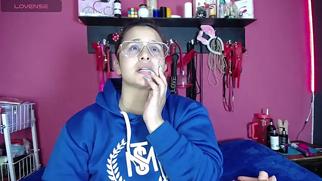 shannon queen- online show from April 10, 4:52 am