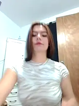 EmiNavarro online show from July 4, 11:09 pm