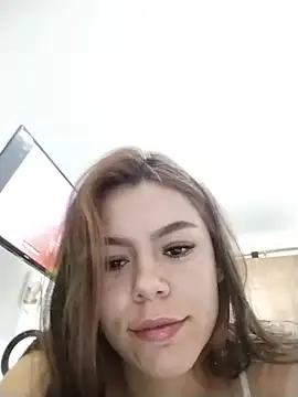 EmiNavarro online show from June 20, 10:15 pm