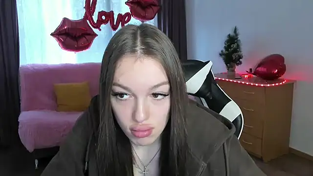 CandyGyrl online show from April 13, 8:18 am