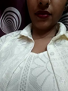 komalsharma99 online show from April 26, 1:08 pm