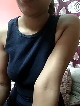 Snapshot of komalsharma99 chatting on May 5, 7:11 am komalsharma99 online show from May 5, 7:11 am