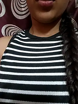 Snapshot of komalsharma99 chatting on April 28, 6:45 pm komalsharma99 online show from April 28, 6:45 pm