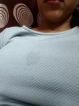Snapshot of komalsharma99 chatting on May 8, 6:28 am komalsharma99 online show from May 8, 6:28 am