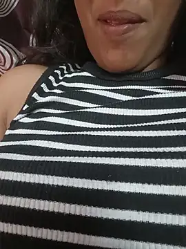 Snapshot of komalsharma99 chatting on May 24, 5:29 am komalsharma99 online show from May 24, 5:29 am