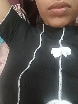 Snapshot of komalsharma99 chatting on June 10, 7:53 am komalsharma99 online show from June 10, 7:53 am