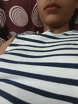 Snapshot of komalsharma99 chatting on May 23, 5:06 am komalsharma99 online show from May 23, 5:06 am