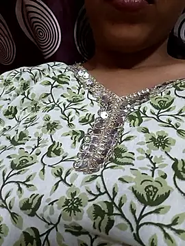 Snapshot of komalsharma99 chatting on June 4, 6:12 pm komalsharma99 online show from June 4, 6:12 pm
