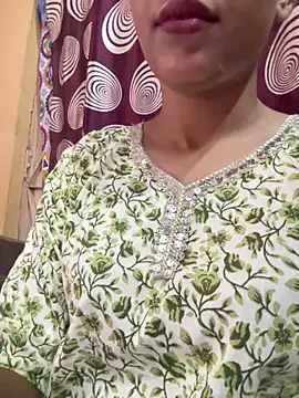 Snapshot of komalsharma99 chatting on May 22, 8:34 am komalsharma99 online show from May 22, 8:34 am