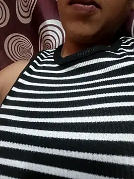 Snapshot of komalsharma99 chatting on May 24, 5:35 pm komalsharma99 online show from May 24, 5:35 pm