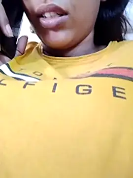 Snapshot of komalsharma99 chatting on June 13, 9:29 am komalsharma99 online show from June 13, 9:29 am