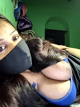 V-Hot-Suity online show from March 28, 11:50 pm