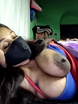 Snapshot of V-Hot-Suity chatting on February 12, 12:21 am V-Hot-Suity online show from February 12, 12:21 am