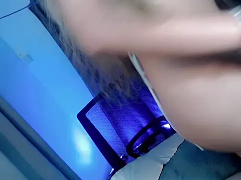 yoursecret admirer21 online show from April 17, 2:14 am