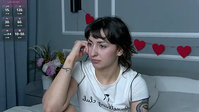 Snapshot of AngelaCox chatting on June 8, 6:03 am AngelaCox online show from June 8, 6:03 am