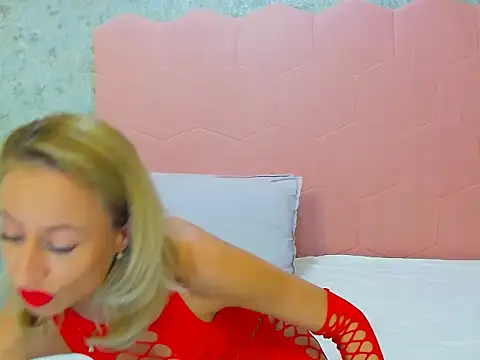 DeliaMArlow online show from April 14, 7:57 am