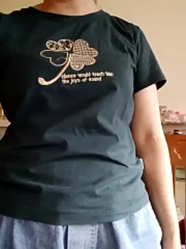 LiilyZi online show from April 6, 6:58 am