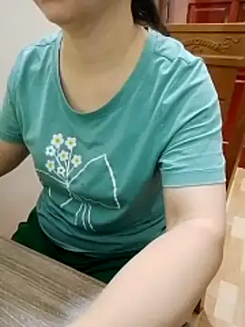 LiilyZi online show from April 14, 1:10 am