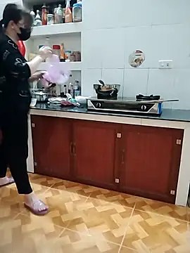 LiilyZi online show from March 15, 10:33 am