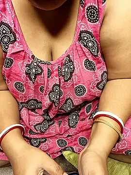 R Queen online show from June 19, 5:57 am