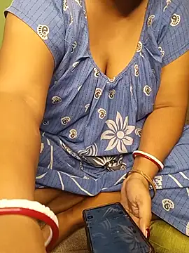 R Queen online show from July 15, 5:58 am