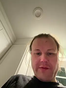 Snapshot of RaeganV chatting on February 24, 2:12 am RaeganV online show from February 24, 2:12 am