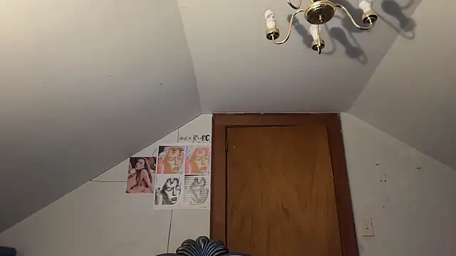 Snapshot of RaeganV chatting on March 1, 1:49 am RaeganV online show from March 1, 1:49 am