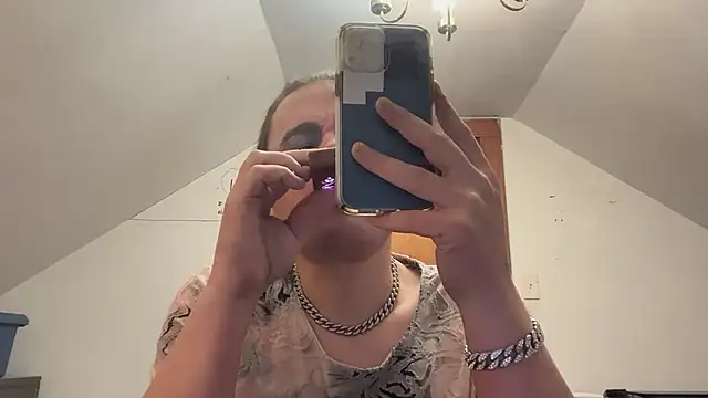 Snapshot of RaeganV chatting on February 23, 7:53 am RaeganV online show from February 23, 7:53 am