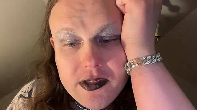 Snapshot of RaeganV chatting on March 1, 1:55 pm RaeganV online show from March 1, 1:55 pm