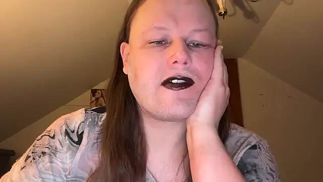 Snapshot of RaeganV chatting on March 3, 12:17 am RaeganV online show from March 3, 12:17 am