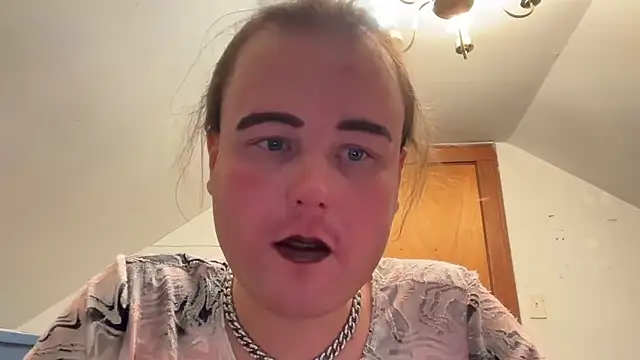 Snapshot of RaeganV chatting on February 26, 7:19 am RaeganV online show from February 26, 7:19 am