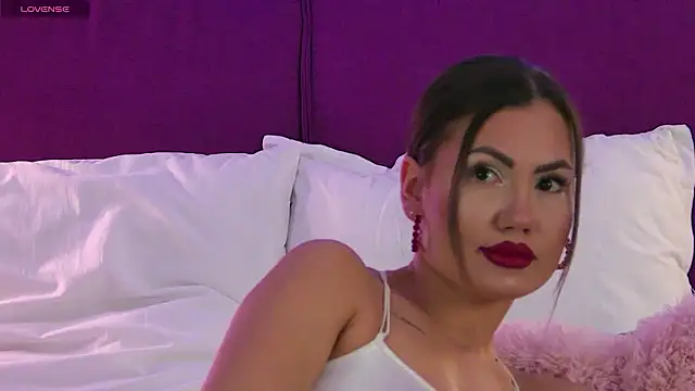 Snapshot of CellineHudson chatting on February 21, 9:28 pm CellineHudson online show from February 21, 9:28 pm