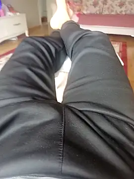 Snapshot of Serdar4535 chatting on April 8, 9:11 am Serdar4535 online show from April 8, 9:11 am