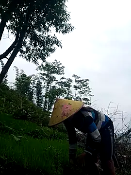 witch-xx online show from May 8, 8:40 am